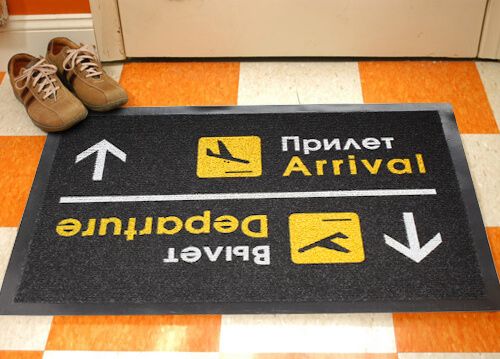 купить коврик в прихожую Для тех кто одной ногой здесь, другой уже там; для... Коврик в прихожую необычный