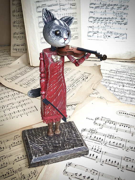 Статуэтка кошки со скрипкой Статуэтка кошки со скрипкой