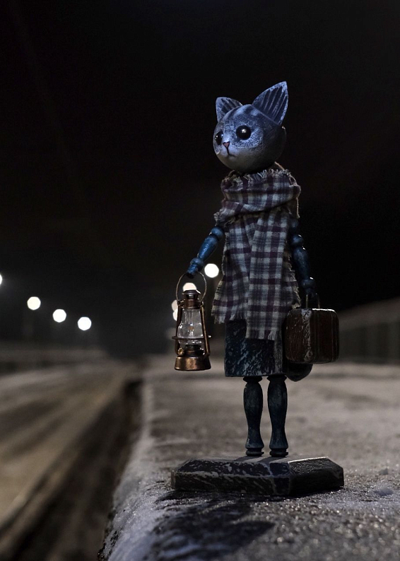 Статуэтка Кошка с чемоданом и фонариком