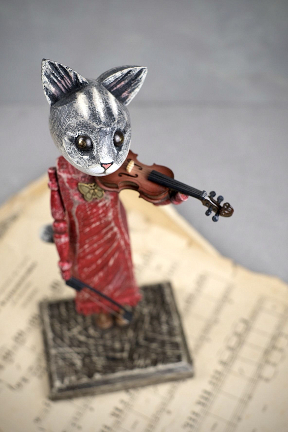 Статуэтка кошки со скрипкой Статуэтка кошки со скрипкой