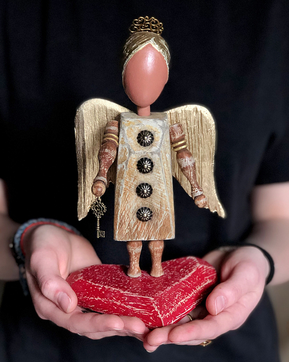 Статуэтка Ангел с ключиком в руках на сердце