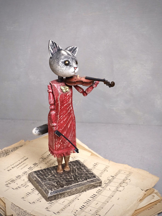 Статуэтка кошки со скрипкой Статуэтка кошки со скрипкой