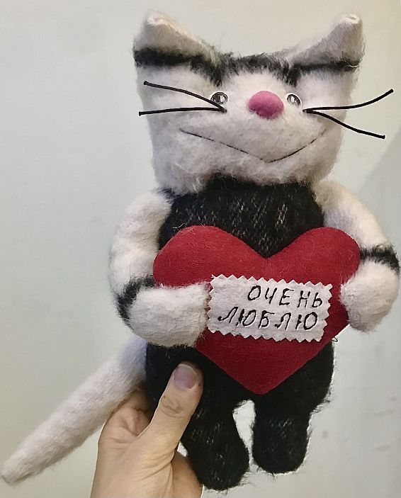 Игрушка котик с сердечком ОЧЕНЬ ЛЮБЛЮ Игрушка котик с сердечком ОЧЕНЬ ЛЮБЛЮ