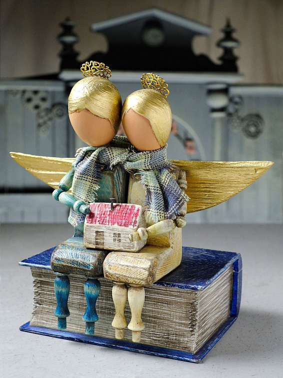 Ангелы на шкатулке - книге Хранители дома