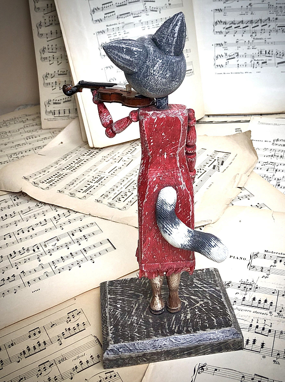 Статуэтка кошки со скрипкой Статуэтка кошки со скрипкой
